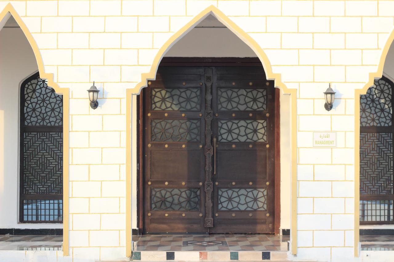 Golden Palm Oasis Hotel Fulayj al Masha'ikh Bagian luar foto